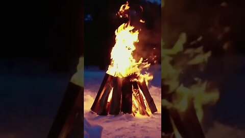 BONFIRE 🔥 CAMPFIRE on a Snowy Night ❄️ #shorts #viral #bonfire #snow #youtubeshorts #trending