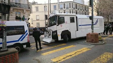 Manif Appel National du samedi 5 mars 22- Paris- Arrivée de la 🚨 👮🏻‍♂️ 👮🏼‍♂️ 👮🏾‍♂️ 👮🏻‍♀️