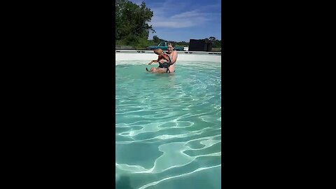 Hilarious puppy tries to learn how to swim