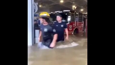 Shlomo Hurricane weather in the USA: documentation from the flooded fire station in Naples, Florida