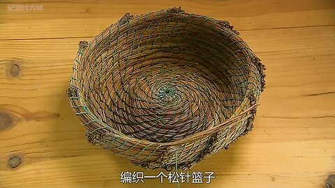 How the pine needle basket weaving First the loose