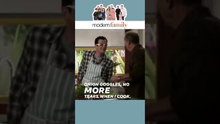 Onion Goggles - MODERN FAMILY (Phil’s Great Inventions) #shorts