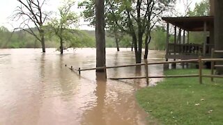 Flood waters along the Illinois River