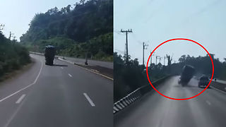 Overloaded Truck Fail Is What Happens When The Jenga Tower Gets Too Tall