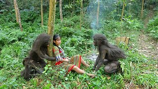 Habilidades de vida primitivas - Pessoas da floresta pescam e assam peixes na floresta