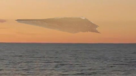 SHOCKING!! GIANT UFO Over The Sky in Poland 2022