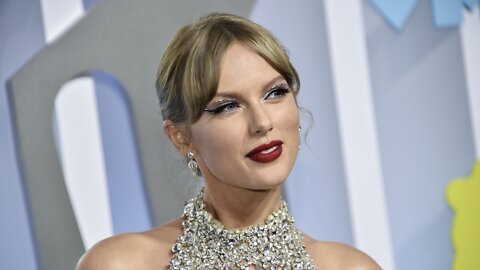 Perfect 10: Taylor Swift Sets Billboard Hot 100 First