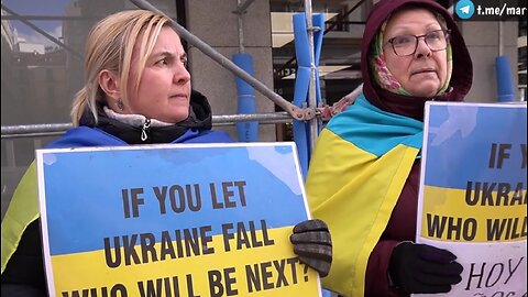 (mirror) Ukrainians Protest Russia in Spain --- Martinez Politix