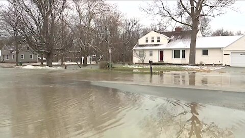 Boil Advisory in place for East Side suburbs after 54-inch water main break closes schools, roads