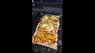 Quick & Easy Homemade Pizza on Baguette + extra Cheese