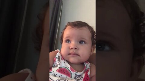 Reação do bebê ASSUSTADO ASSISTINDO TV ★ Baby Reaction ★ Best Of Funny Babies Scared [ VIRAL MEME ]