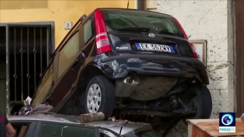 After flash floods that killed at least 10 in central Italy: Clean-up operation underway