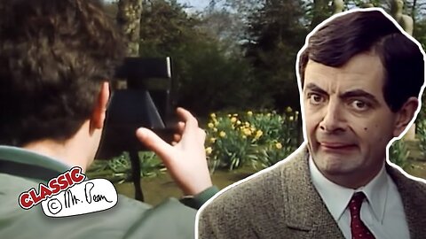 Impromptu Photoshoot Gone Wrong! | Mr Bean Funny Clips | Classic Mr Bean