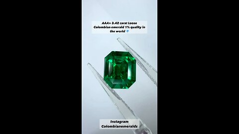 Certified investment grade dark vivid green top of the line heirloom minor oil Colombian emerald