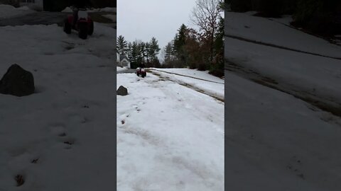 Honda ATC 185S snow jump! Three wheeler Wheels up 👍🏼