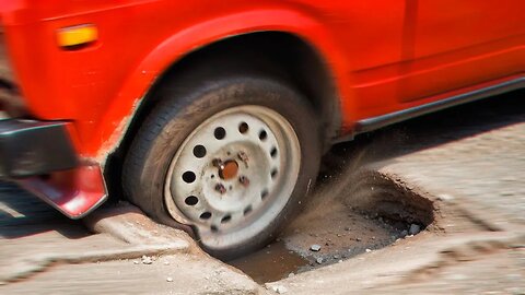 Why you should NEVER brake while hitting a pothole