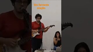 Em fervente oração - quando tudo deixares no altar