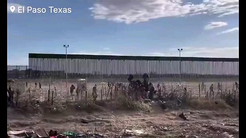 Hundreds of Illegal Immigrants can be seen Scrambling