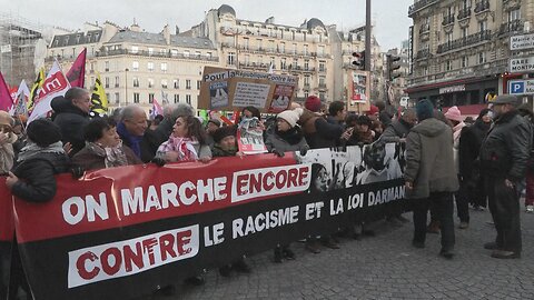 Protest against immigration law kicks off in Paris