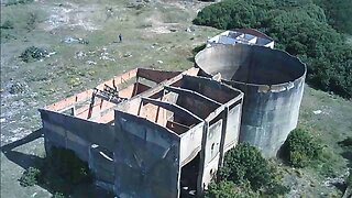 Silo e uma casa abandonada em Cidreira/RS filmado com drone