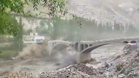 Pakistan health authorities on alert over severe heatwave, glacier's rapid melt, bridge collapses