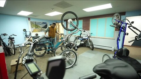 Colorado man helps community by building e-bikes