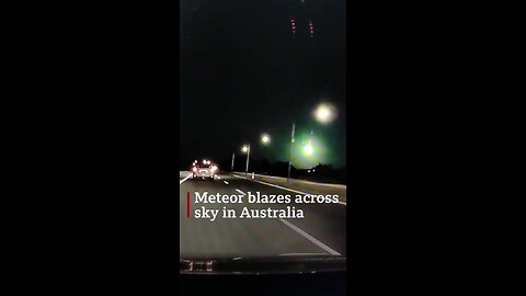 Green flash as meteor flies across sky over Australia