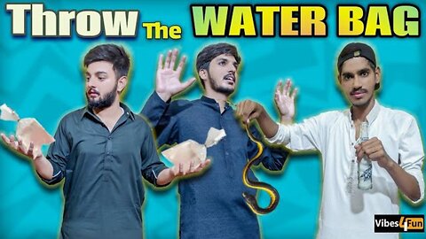 Throw The Water Bag ||Gone Wronge|| سانپ پکڑ لیا 😱 || #funnygame #Waterbag Vibes 4 Fun