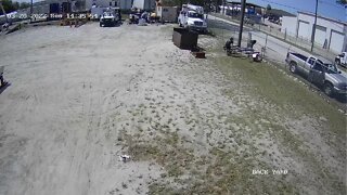 VIDEO: HCSO searching for 2 men seen stealing jet ski trailer