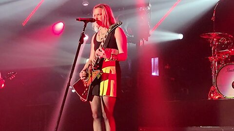 Halestorm in Houston song I miss the Misery