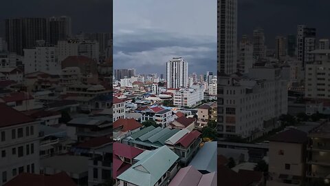 Storm Coming | Rainy Season 🌧 Penh Cambodia 🇰🇭 #shorts #cambodia #phnompenh #expat #digitalnomads