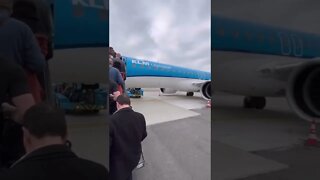 Boarding KLM Cityhopper Embraer 190