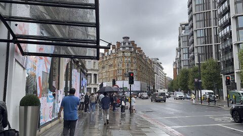 Walking in Knightsbridge 24/08/22