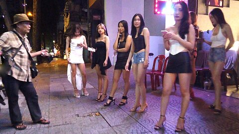 How is Vietnam now? ho chi minh midnight street scenes So many pretty ladies!