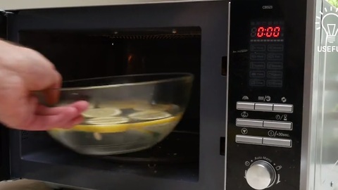 How to clean your microwave naturally with just a lemon