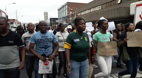 SOUTH AFRICA - Durban - Police march to City Hall (Video) (GRv)