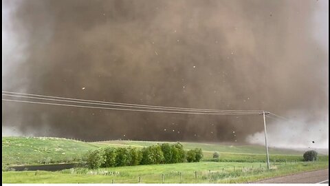 Violent Tornado damages houses near Didsbury, Alberta