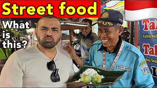 Eating Indonesian FOOD for the First Time (Amazing Street food Tour of Jakarta)