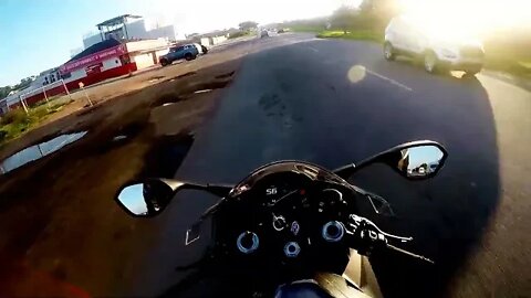 S1000RR - Traffic #s1000rr #motorcycle #traffic #wheelie #nearmiss