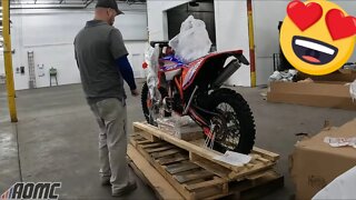Unboxing a 2022 Beta 200 RR Race Edition (4K)