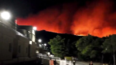 Last night NEW 🚨 Massive wildfire rages near Athens, multiple homes destroyed