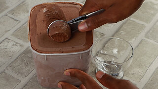 Super creamy, quick and easy chocolate ice cream