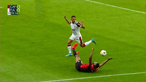 ISLA COMETE PÊNALTI! PARA ATHLÉTICO-PR - GOL Terans