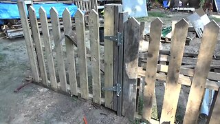 Making A Pallet Wood Picket Fence Gate