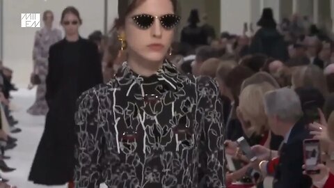 Valentino Fall Winter 2019/2020 Ready to Wear Collection Runway Show [Flashback Fashion]