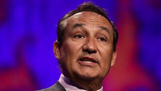 United Airlines CEO Oscar Munoz Stepping Down