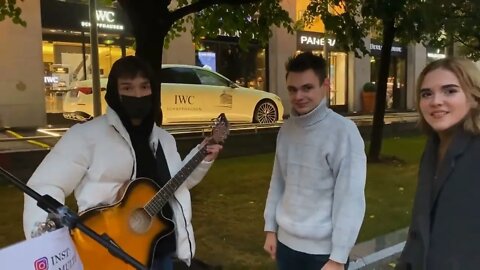 The GUITARIST pretends to be a BEGINNER with STREET MUSICIANS #19
