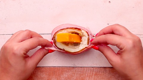 She hollowed out a baked potato and made it into the ultimate meal