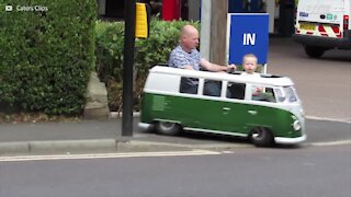 Padre costruisce un minivan Volkswagen per suo figlio!