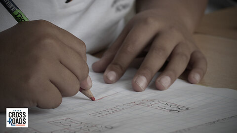 Come i bambini vengono indottrinati a scuola